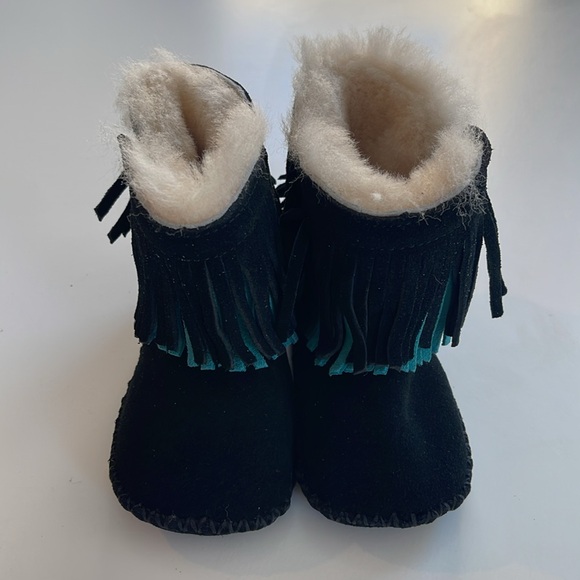 Ugg infant Fringe booties - Picture 2 of 6